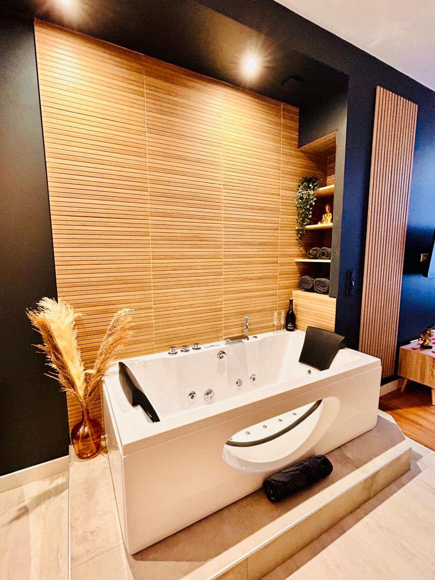 Suite Cosy Jacuzzi Troyes - Secrets D'Ana Exterior foto